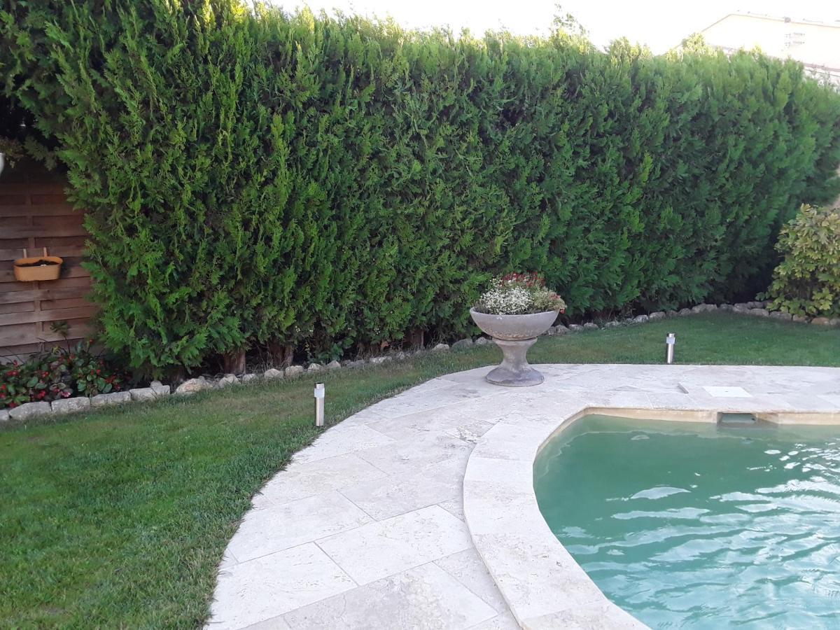 Yofanto Sénas Exterior foto